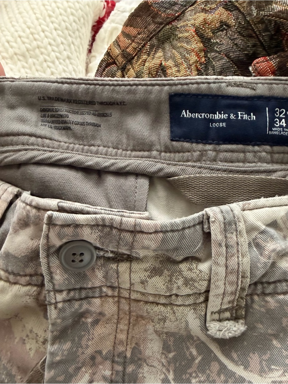 Abercrombie & Fitch Men’s Loose Fit Camo Light Beige Pants